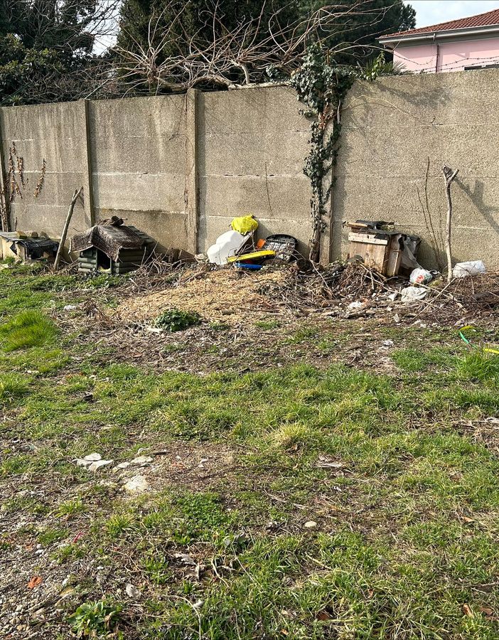 FOTONOTIZIA. Sporcizia a Busto: gli incivili colpiscono anche via Correggio