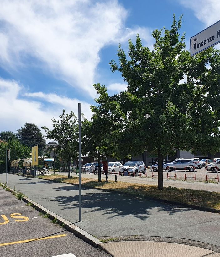 La nuova segnaletica orizzontale davanti alla stazione Nord