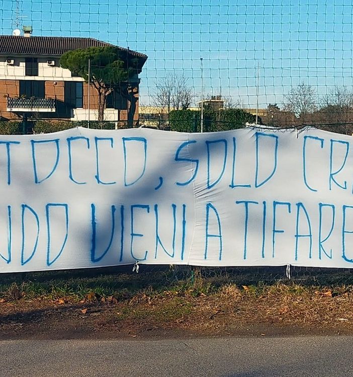 FOTONOTIZIA. Pro Patria, l'invito degli Ultras: «Bustocco, quando vieni a tifare?»
