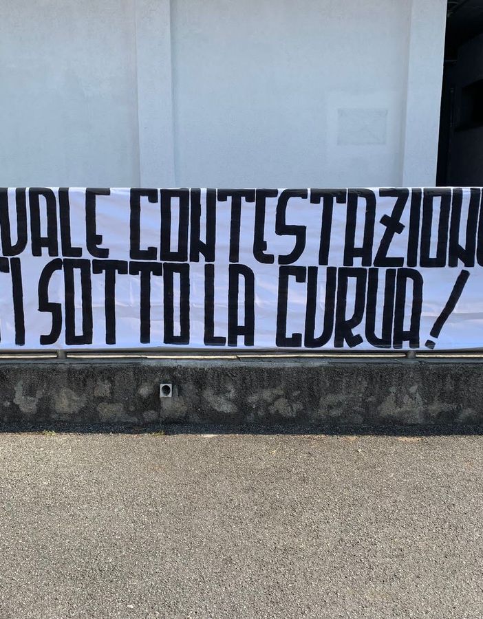 I tifosi &quot;scrivono&quot; ai tigrotti: «Uniti sotto la curva»