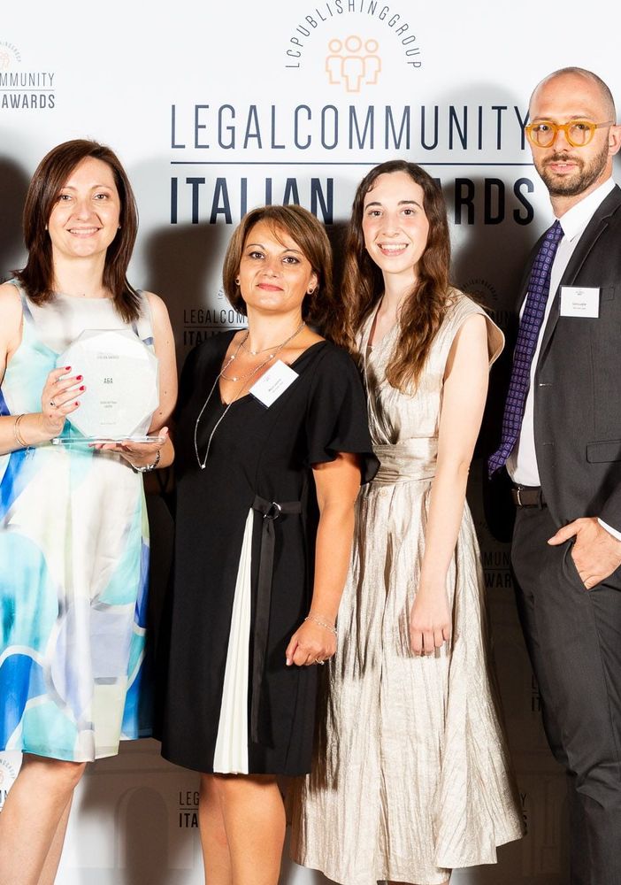 Il ritiro del premio avvenuto a Roma nella foto pubblicata sui social