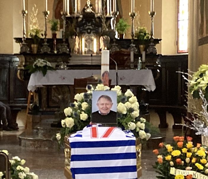 Sul feretro di Pippo Taglioretti la maglia della Pro