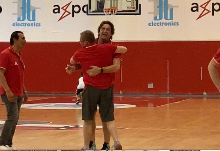 Basket, prima il buio poi splende il &quot;Solaroli&quot;. Legnano Knights, una gara 1 sospinta dai tifosi