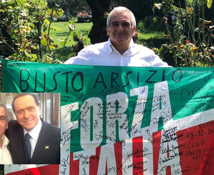 La storica bandiera di Tallarida non sventola più: «Berlusconi era Forza Italia. Senza di lui non sarà facile»