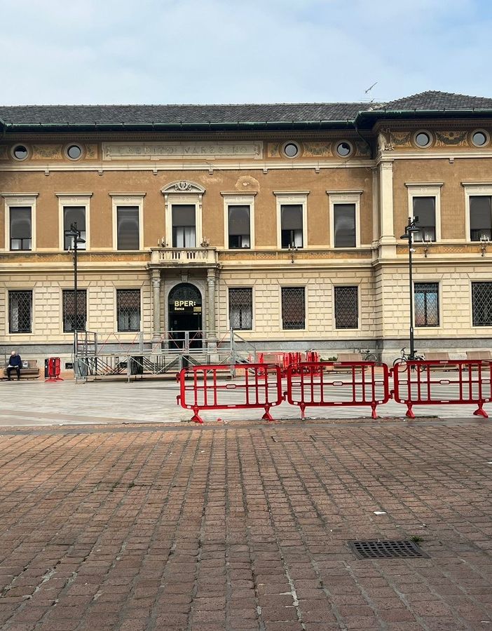 Controlli sui tavolini dei bar: prima rimozione eseguita in piazza San Giovanni