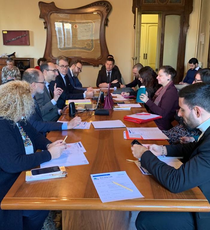 Traffico intorno alle scuole, per consegnare le merci o per andare a lavorare: Busto vuole domarlo in modo &quot;intelligente&quot;