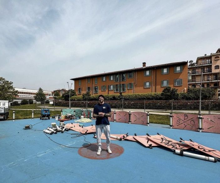 Tommaso Marino nel campo Slums Dunk in corso d'opera a Legnano