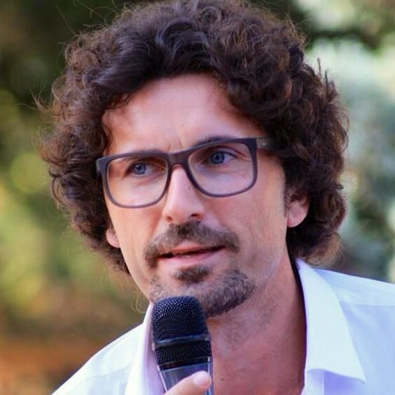 Foto dalla pagina Facebook di Danilo Toninelli