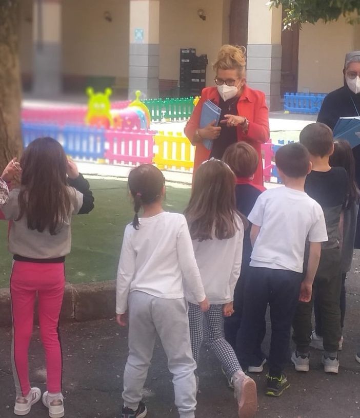 Giornata mondiale della consapevolezza sull’autismo: il libro “Fra le nuvole” entra nelle scuole di Busto