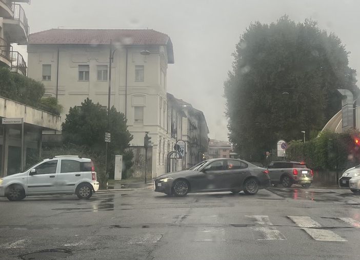 Code nella zona di via Foscolo