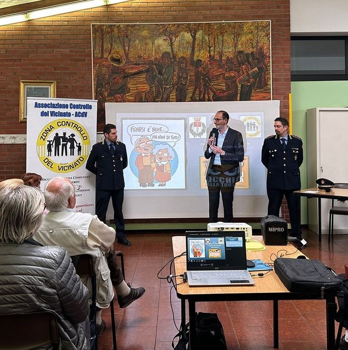 VIDEO. Truffe, istruzioni agli anziani per non cascarci: «Loro sono bravi, ecco come dovete comportarvi»