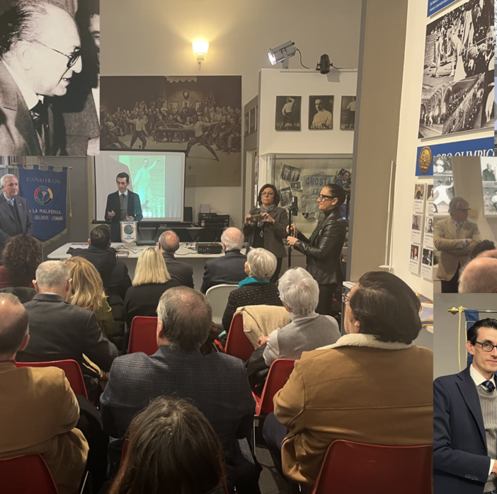Al museo della Scherma una serata incantata tra il ricordo di Cesare Vago e il libro su Mangiarotti. A destra il passaggio di consegne tra Castiglioni e La Torre