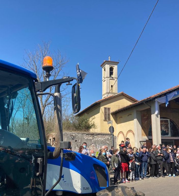 VIDEO E FOTO. Il suono delle campane e dei trattori sveglia Busto: tutti alla festa della Madonna in Veroncora
