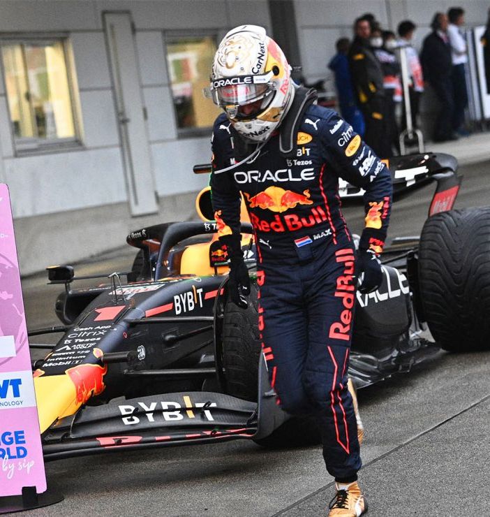 Verstappen “sprinta” in Giappone, il titolo è suo