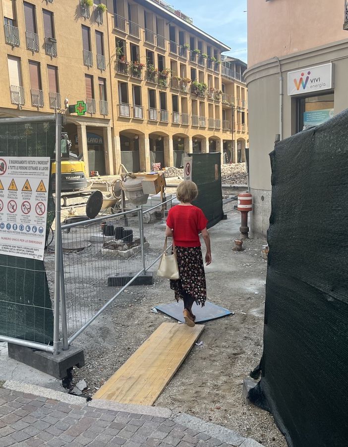 Via Cavallotti, dopo la pavimentazione toccherà al verde. L'ultima parola a via Bramante
