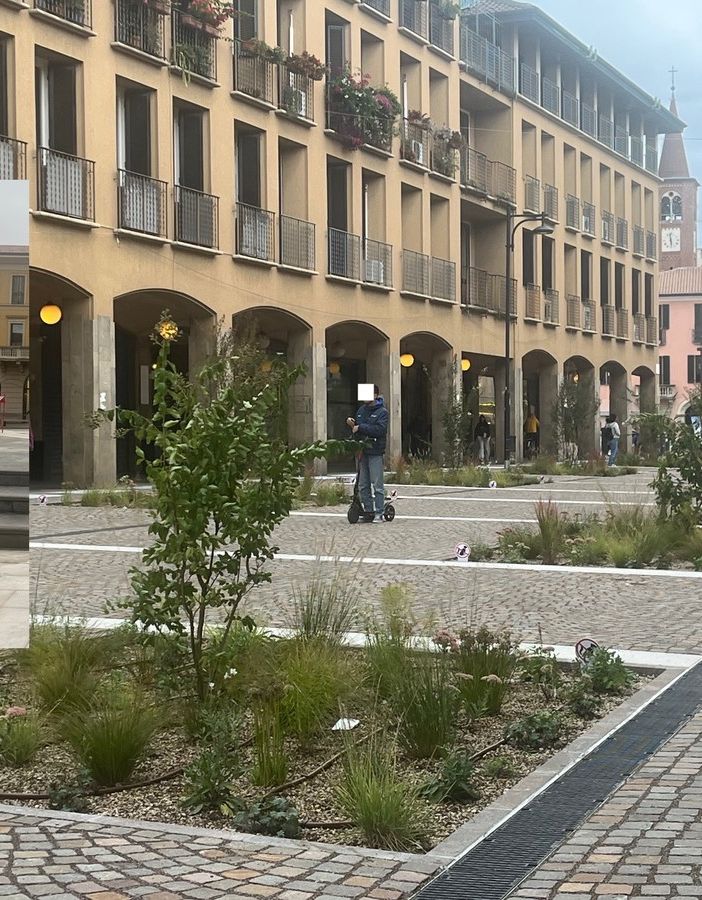 Via Cavallotti e nel riquadro il presidente Collini