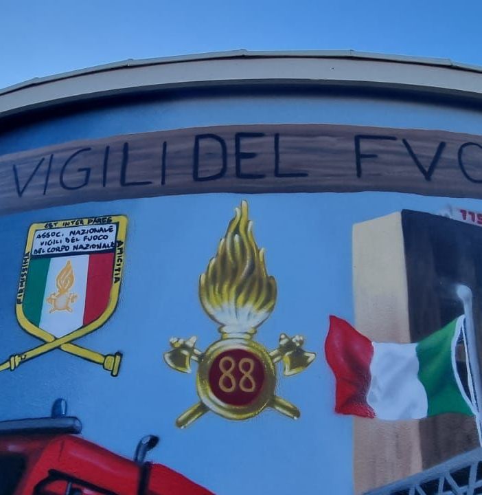 Vigili del fuoco, parte la macchina della solidarietà natalizia. Anche con un murale