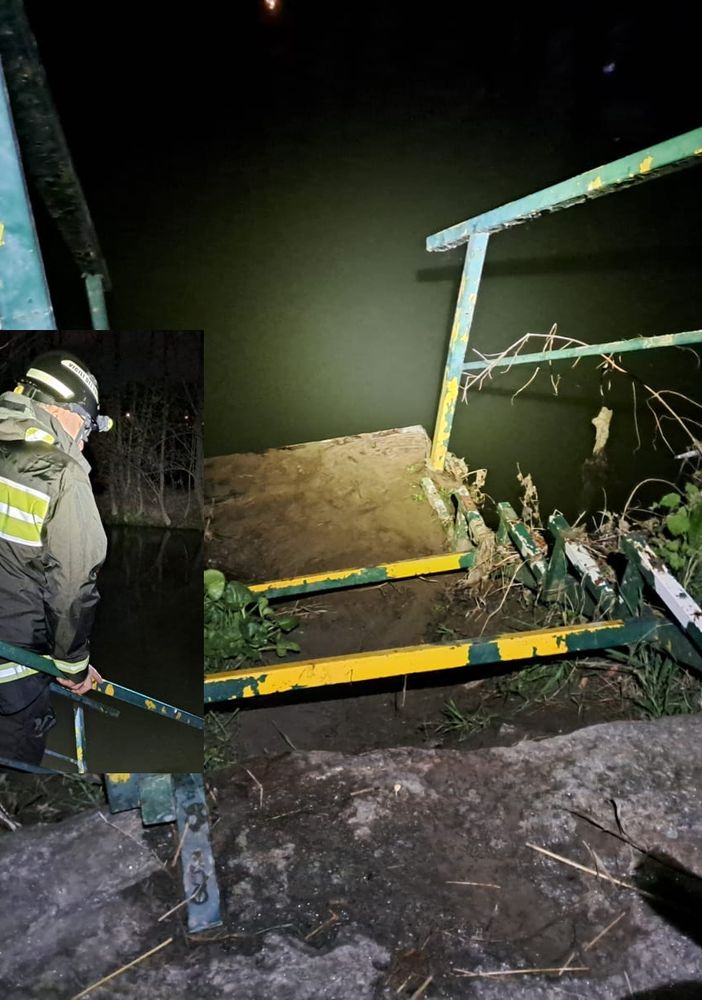 I vigili del fuoco impegnati ieri sera sull'Olona