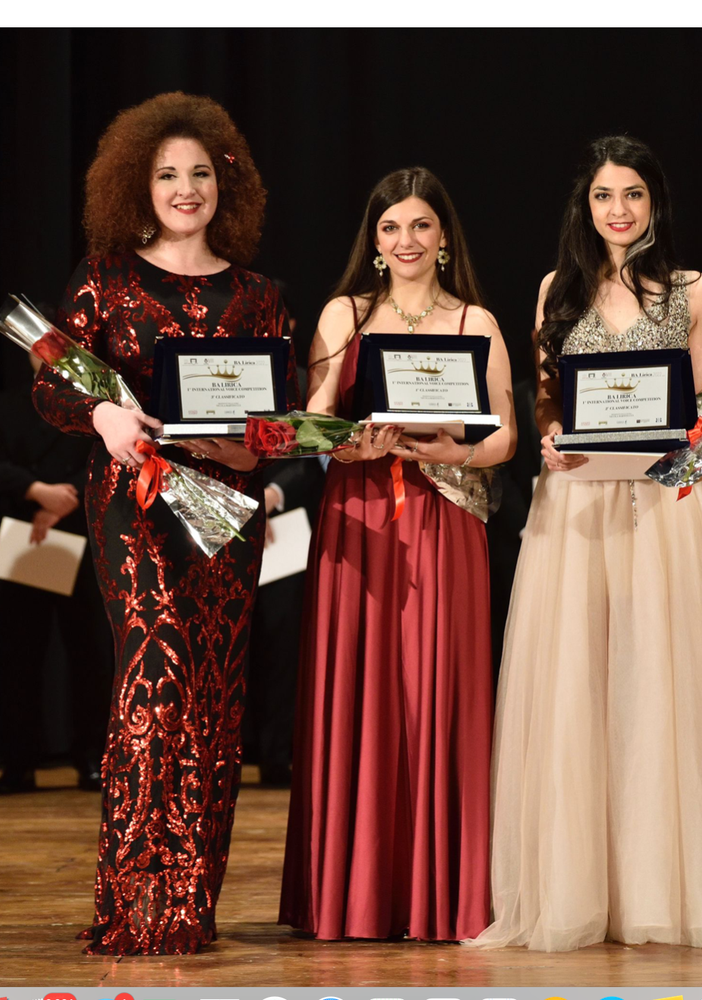 Le vincitrici della competizione nella foto di Beppe Bisceglia per cortesia del Teatro Sociale Delia Cajelli, momenti della serata e i finalisti