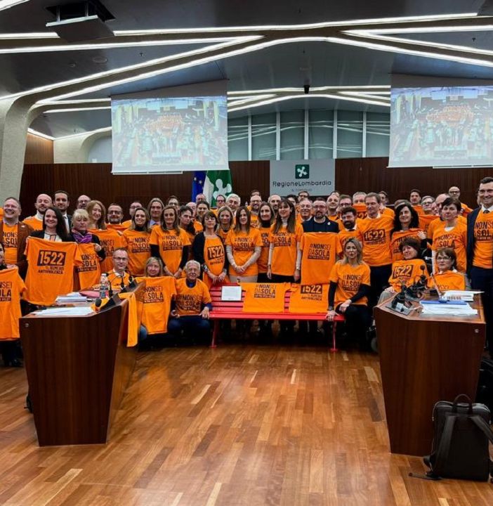 VIDEO. Silenzio e rumore in Consiglio regionale per le donne vittime di violenza
