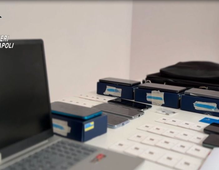 Scoperta a Napoli una centrale operativa per le truffe online