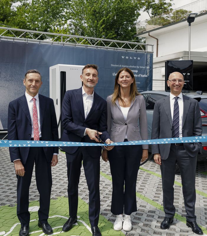 FOTO. Da Clerici Auto arriva la stazione di ricarica ultrafast di Volvo