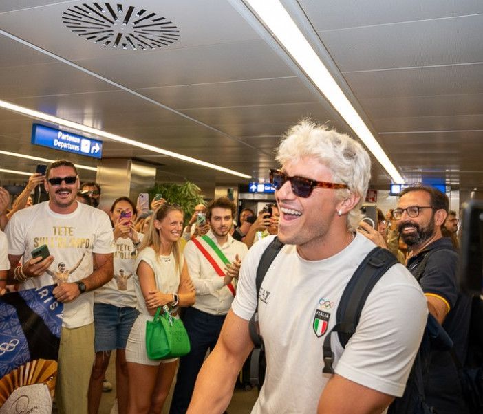 Rientro trionfale per Nicolò Martinenghi (foto di Alessandro Umberto Galbiati)