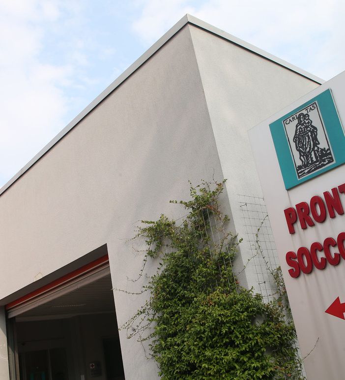 La segnalazione: «Problemi al sistema informatico, il Pronto soccorso del Circolo al rallentatore». Asst Sette Laghi: «Nessun paziente rimandato a casa e nessuna procedura interrotta»
