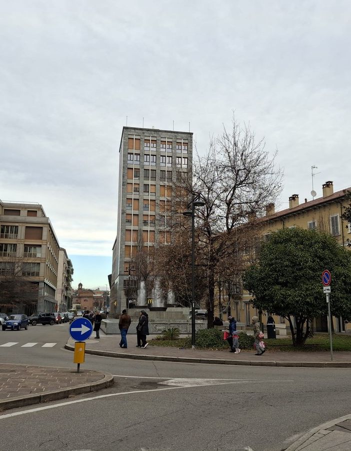 Centro di Busto fuori controllo, reazioni durissime del centrodestra