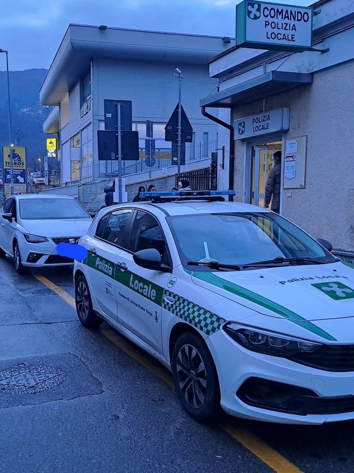 Senza patente, ubriaco e con l'auto rubata: presto dalla polizia locale di Lavena Ponte Tresa