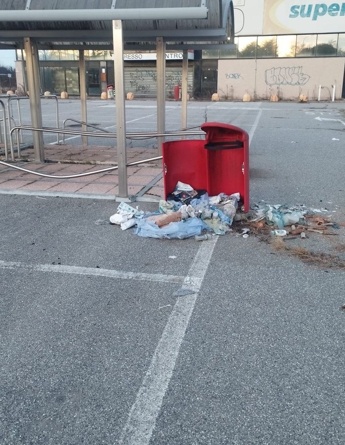 Busto, dopo la denuncia degli abitanti chiuso il varco dell'ex centro commerciale
