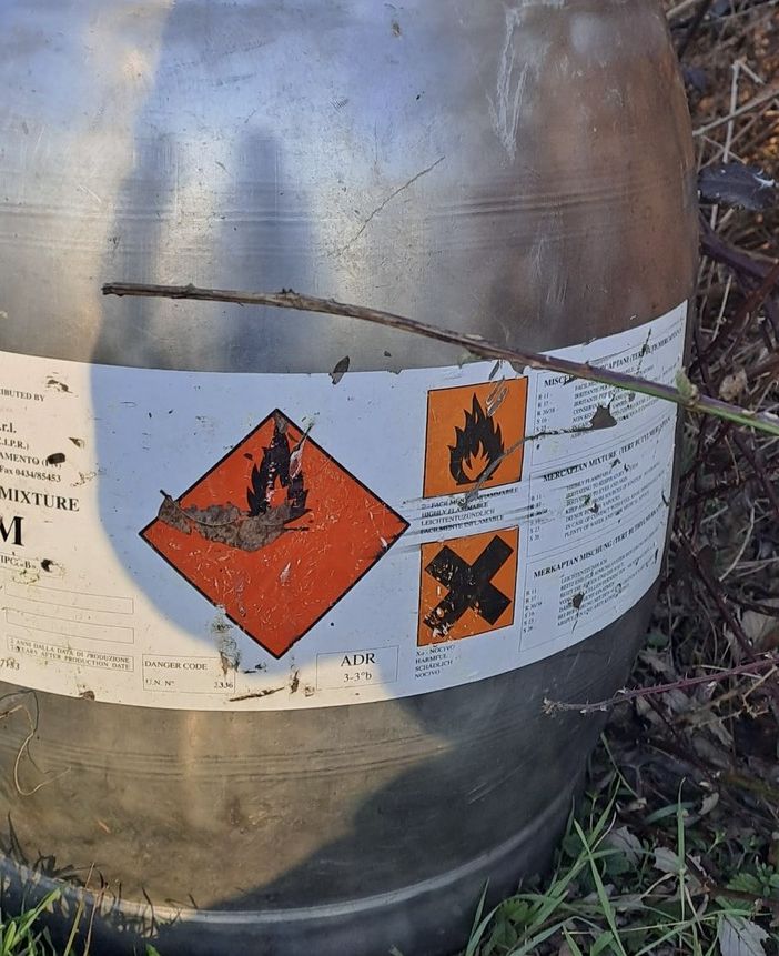 L'odore di gas non si placa: «Terreno contaminato, lunedì ci attiviamo subito per la bonifica»