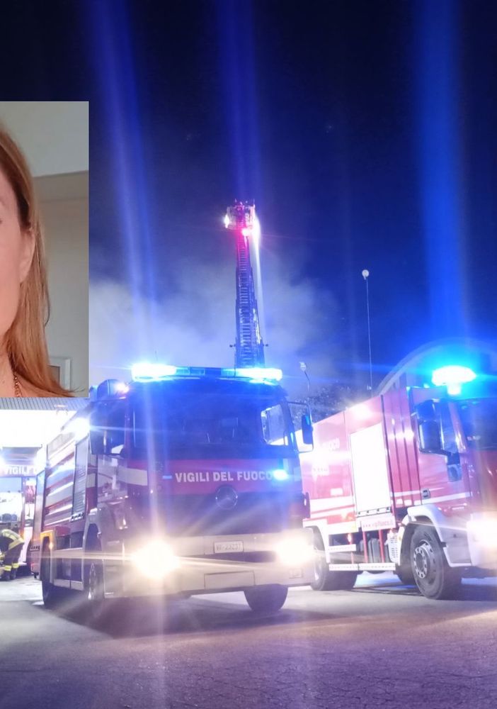 Vigili del fuoco al lavoro stasera (e ancora nella notte per monitorare). Nel riquadro la sindaca Ermoni Vigili del fuoco al lavoro stasera (e ancora nella notte per monitorare). Nel riquadro la sindaca Ermoni