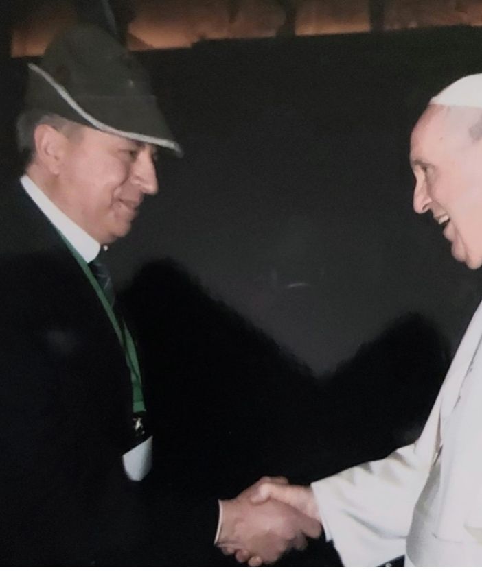 PAPA FRANCESCO, I RICORDI. «Quella stretta di mano che ha dato ancora più forza a noi alpini»