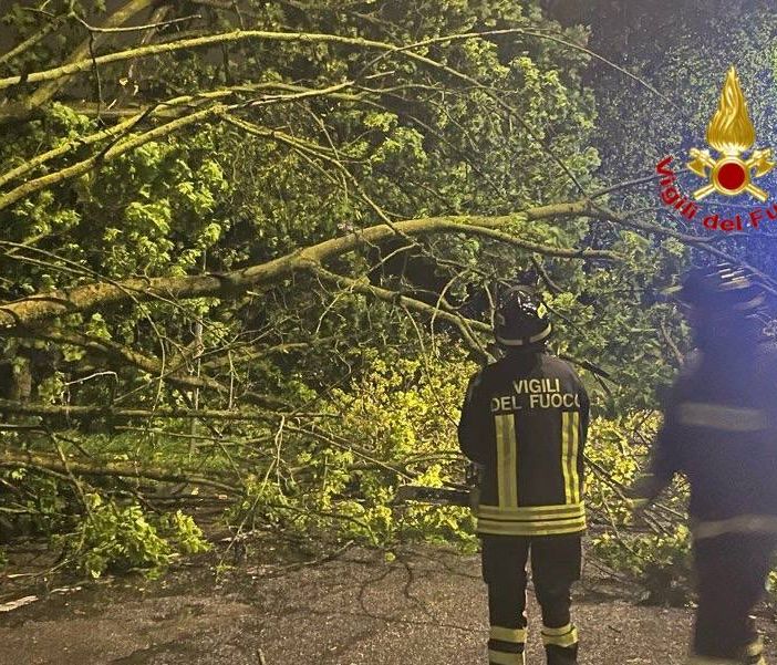 Si aggrava il bilancio del maltempo in Lombardia: oltre 1.100 interventi dei vigili del fuoco nella nostra regione