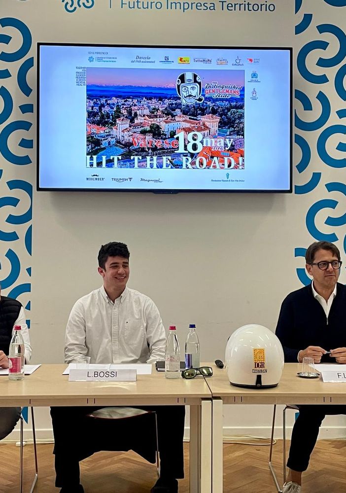 Leonardo Bossi, a capo dell'organizzazione, al centro, con Massimo Magnoni alla sua destra e Fabio Lunghi alla sua sinistra
