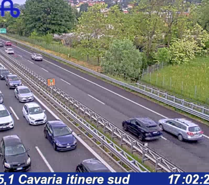 Le code in Autolaghi dopo l'incidente (foto webcam Autostrade per l'Italia)