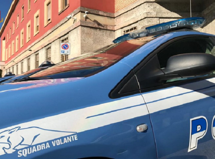 Spacciavano in piazza Repubblica, due stranieri presi dalla polizia