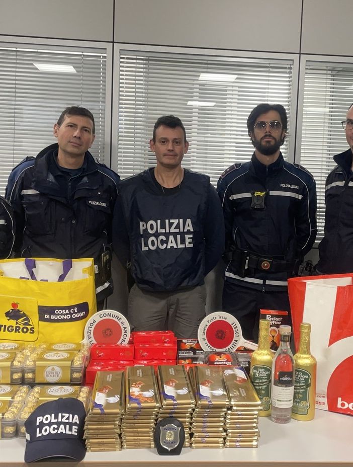 Arcisate, maxi furto di cioccolato al supermercato. Scoperti e denunciati dalla polizia locale
