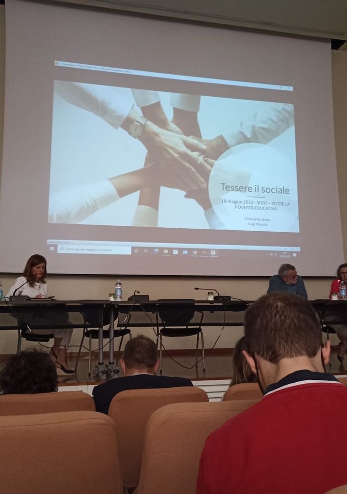 Studenti dipendenti da smartphone e web: la pandemia ha accentuato il problema