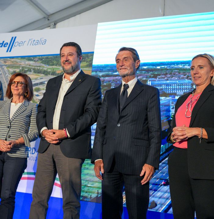 L'inaugurazione della quinta corsa della A8 a Lainate con il ministro Salvini