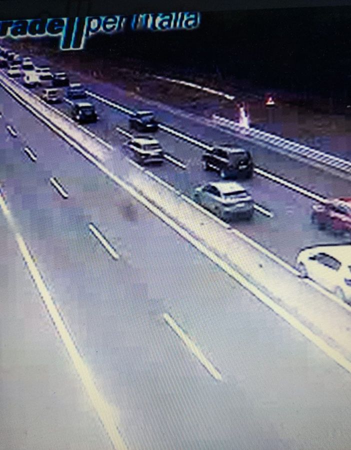Tragico incidente sull'autostrada a Vergiate: due anziani perdono la vita dopo essersi ribaltati con l'auto