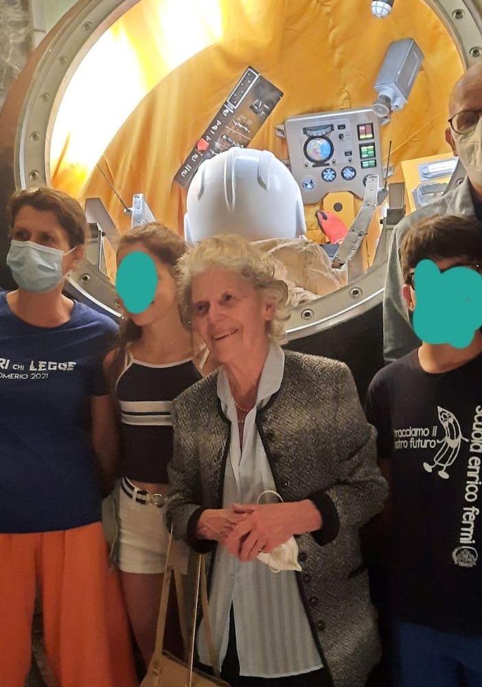 Amalia Ercoli Finzi al centro in una foto tratta dalla pagina Facebook di Silvio Aimetti