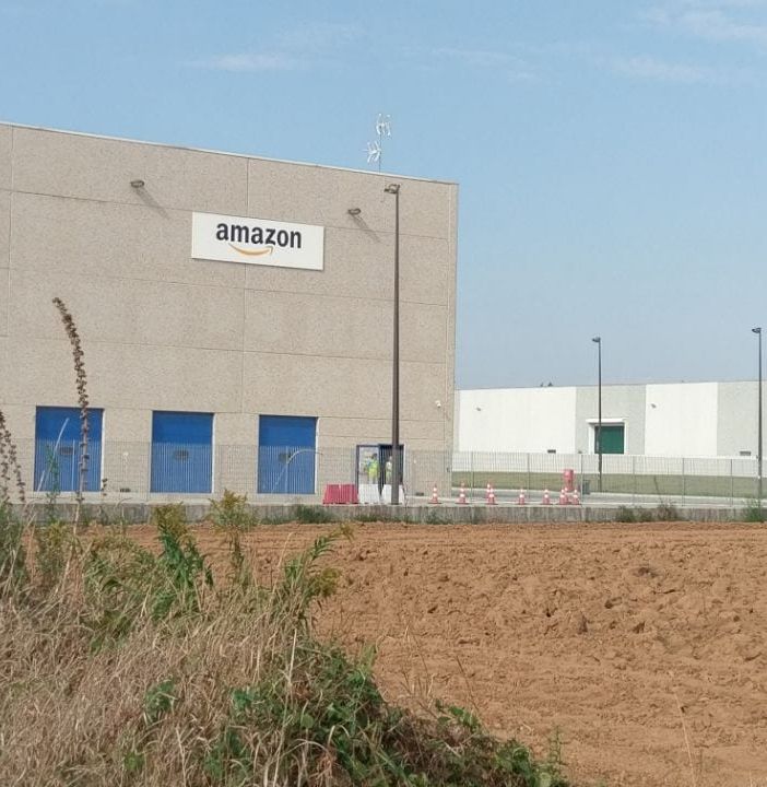 Lo stabilimento Amazon di Origgio