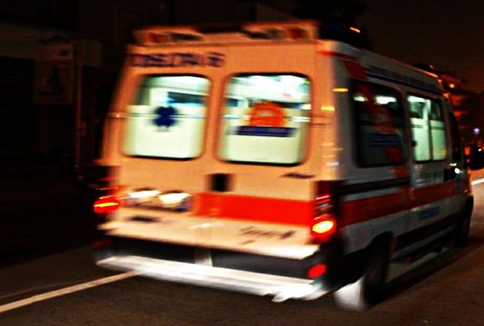Investito sulla provinciale a Gorla Minore, pedone trasportato in ospedale in gravi condizioni