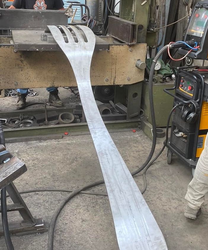 I lavori alla nuova forchetta gigante di Angera in una foto dalla pagina Facebook del sindaco