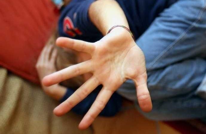 Insulti, urla e percosse nei confronti dei bimbi di un nido: indagate due educatrici