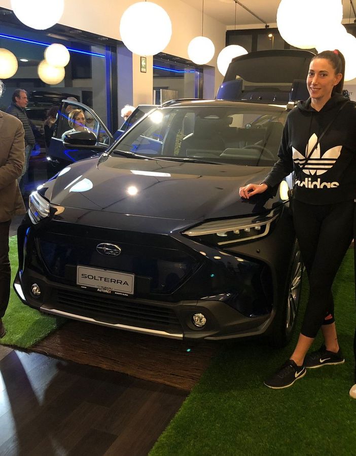 Il titolare di Autorex Marino Abini insieme alle farfalle Rossella Olivotto e Giuditta Lualdi