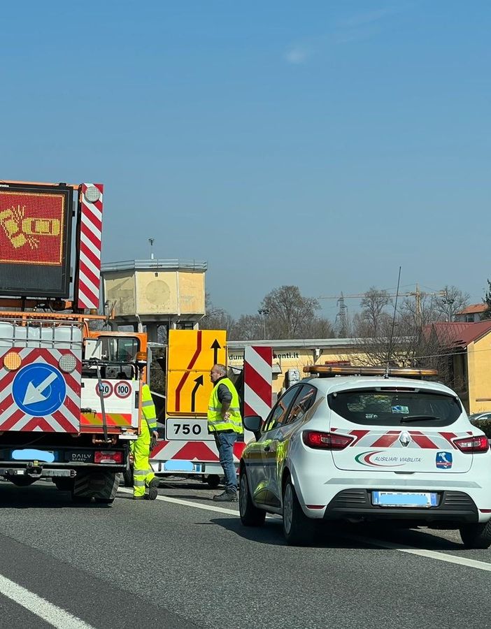 Altro incidente anche oggi sull'Autostrada dei Laghi: scontro tra una betoniera e un'auto
