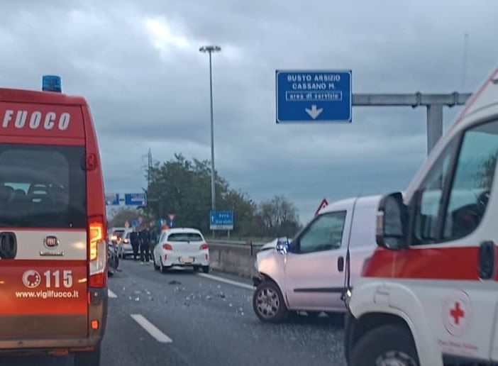 Uno degli incidenti avvenuti stamattina sulla A8